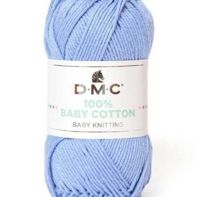 Novelo de fio azul claro de algodão 100% para tricô bebé com etiqueta DMC e indicação Cor 751
