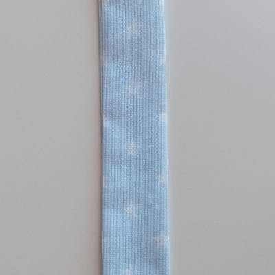 Suporte para chupeta azul claro com padrão de estrelas e clip azul