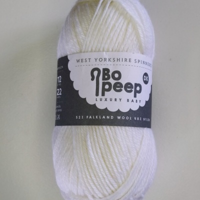 Novelo de lã branca com etiqueta preta Boo peep luxury baby