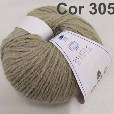 Novelo de lã bege claro com rótulo branco e texto 'Cor 305'