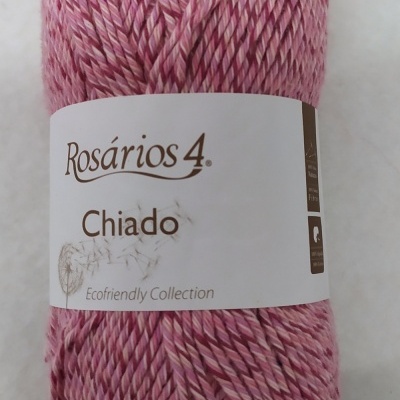 Novelo de fio rosa e branco com etiqueta da marca Rosários 4 e texto Cor 5 ao fundo