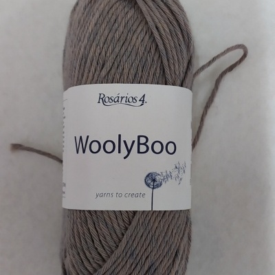 Novelo de lã cinza castanho claro Rosários 4 WoolyBoo Cor 7