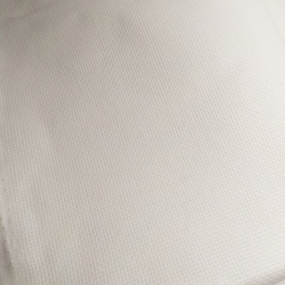 pano branco com textura fina dobrado