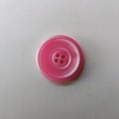 Botão redondo cor-de-rosa com quatro orifícios