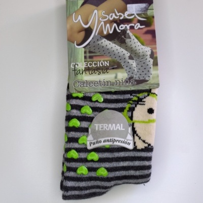 Meias Isabel Mora térmicas com corações verdes antiderrapantes e punho antiperpisão
