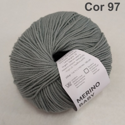 Novelo de lã Merino Baby cor cinzento esverdeado com etiqueta branca