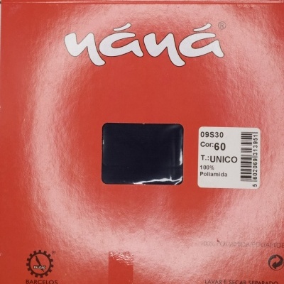 Embalagem vermelha com amostra preta de tecido e texto informativo