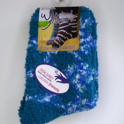 Meia infantil de flanela azul com padrão e etiquetas