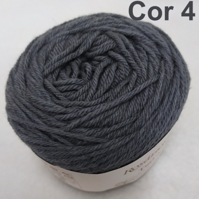 Rolo de fio de lã cinzento escuro com etiqueta branca