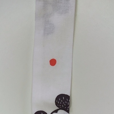 Presilha de tecido branca com clip e estampado do Mickey Mouse