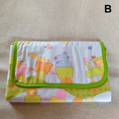 Carteira ou bolsa dobrável com padrão infantil colorido com animais e veículos