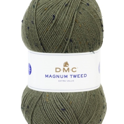 Novelo de lã verde D.M.C Magnum Tweed com pontos coloridos e etiqueta branca