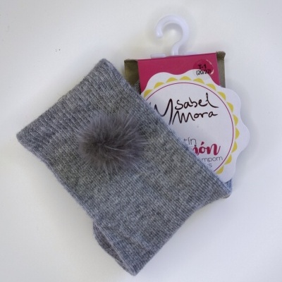 Meia cinza com pompom e etiqueta colorida
