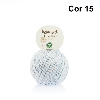 novelo de fio Rosários 4 Odemira cor 15 com manchas azuis e etiqueta redonda
