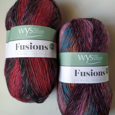 Duas bolas de lã multicolorida WYS Fusions Cor 862