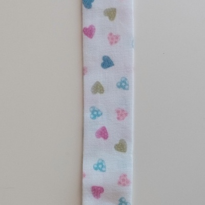 Clip para chupeta tecido branco com corações coloridos e fecho branco
