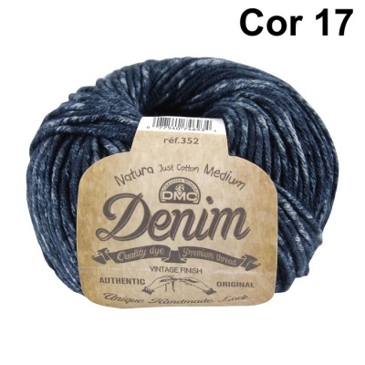 Novelo de fio de algodão azul denim com etiqueta da marca DMC