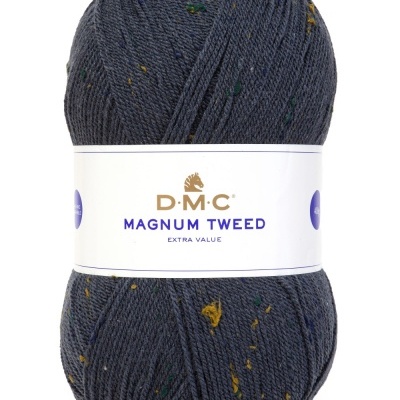 Novelo de lã cinza escuro com pequenos fios amarelos e verdes, etiqueta branca com texto