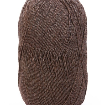 Novelo de lã castanha com mistura de tons claros e escuros e texto 'Cor 872'