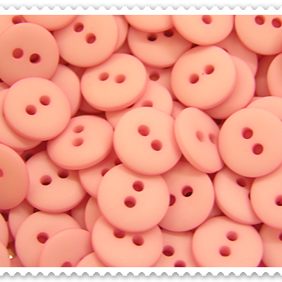 Botões redondos cor-de-rosa com dois orifícios