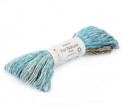 Novelo de lã azul e cinzento com etiqueta 'For Nature Print'