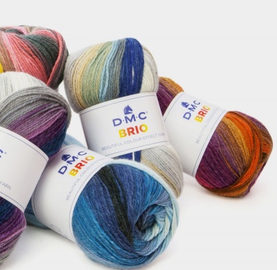 Novelos de lã colorida D.M.C BRIO com degradê de cores