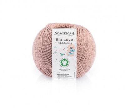 Novelo de lã bege claro com etiqueta da Rosários 4 Bio Love Kids Collection