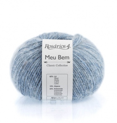 Novelo de lã azul claro Rosários 4 Meu Bem Classic Collection com etiqueta branca