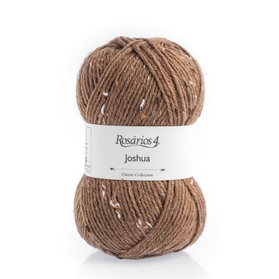 Novelo de lã marrom com pequenos detalhes brancos da Rosários 4 Joshua.