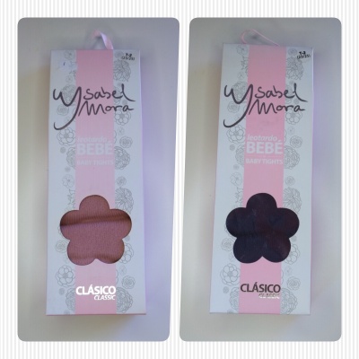 Duas embalagens de collants para bebé Ysabel Mora em rosa e preto com recorte em forma de flor