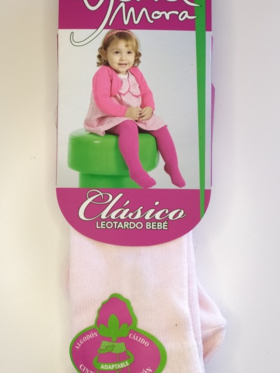 Leotardo bebé rosa com embalagem e uma criança sentada num banco verde