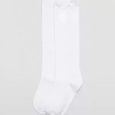 Par de meias brancas compridas com fita decorativa