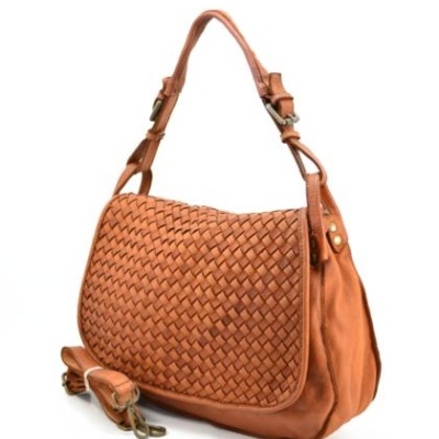 Mala de ombro castanha com padrão entrelaçado e alça larga ajustável