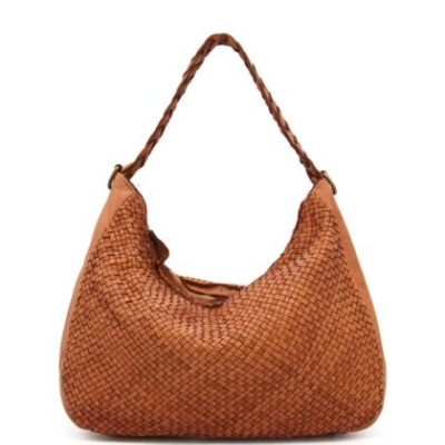 Mala tipo saco em couro castanho com padrão trançado e alça trançada