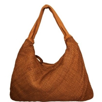 Mala de ombro castanha em tecido com alças do mesmo material