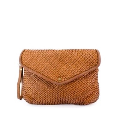 Carteira castanha pequena de mão em padrão trançado