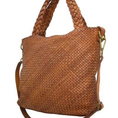 Mala de senhora castanha em pele trançada com duas alças grossas e alça longa removível