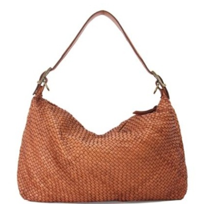 Mala de ombro castanha em material trançado