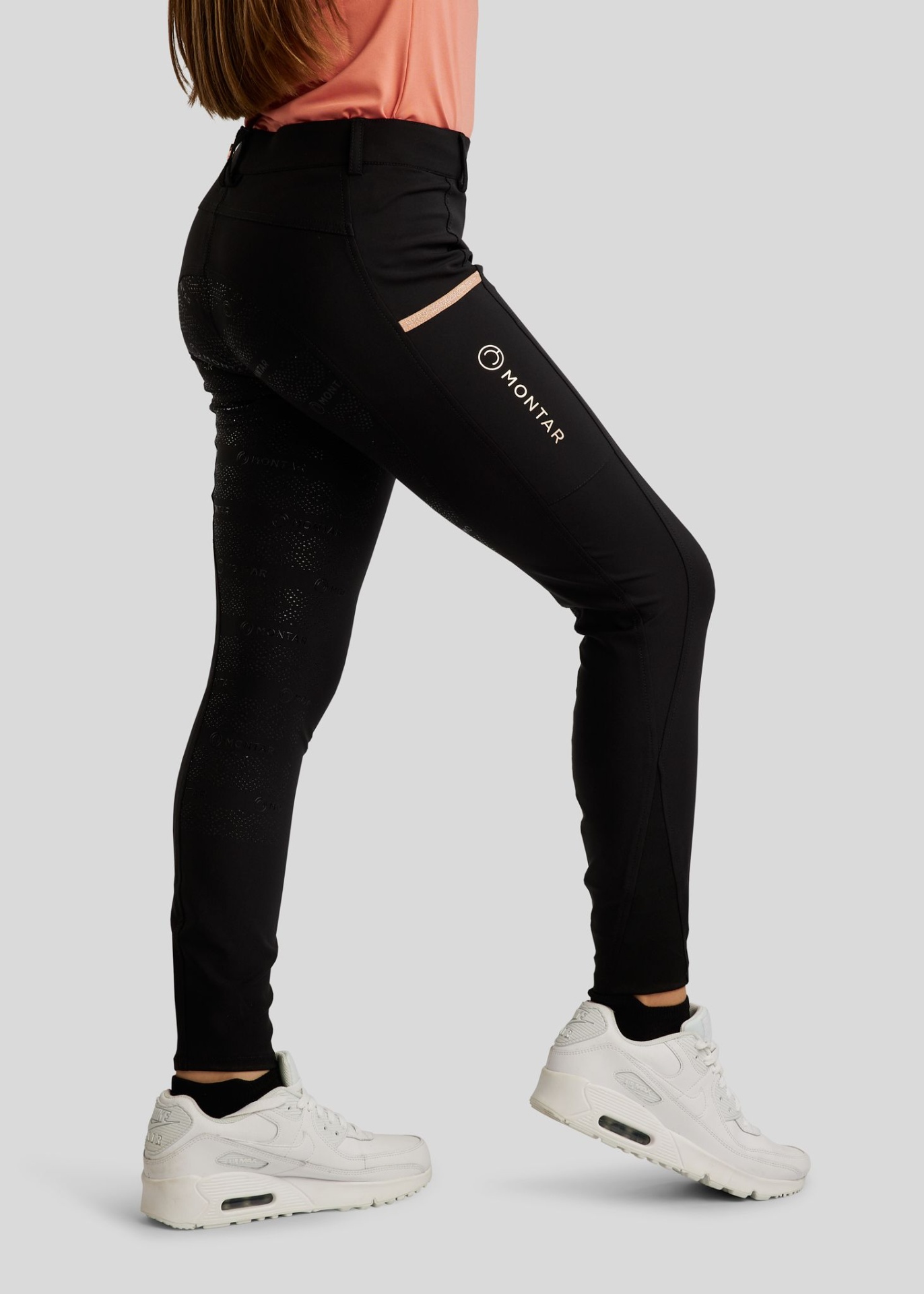 Calças de Criança MONTAR 'Millie FullGrip' Calças pretas justas com logótipo Montar e ténis brancos