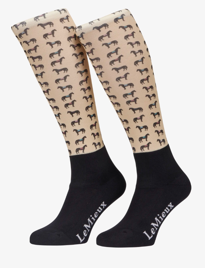 Meias LEMIEUX Footsie Junior Meias até ao joelho bege com padrão de cavalos e parte inferior preta com texto LeMieux