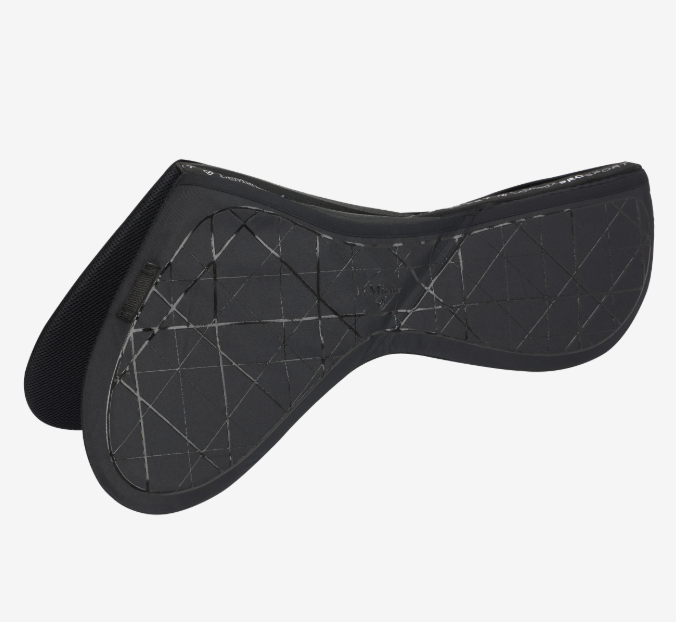 Protector de Dorso LEMIEUX Matrix Support Euro Jump Saddle pad preta com padrão em losangos e etiqueta Fairfax