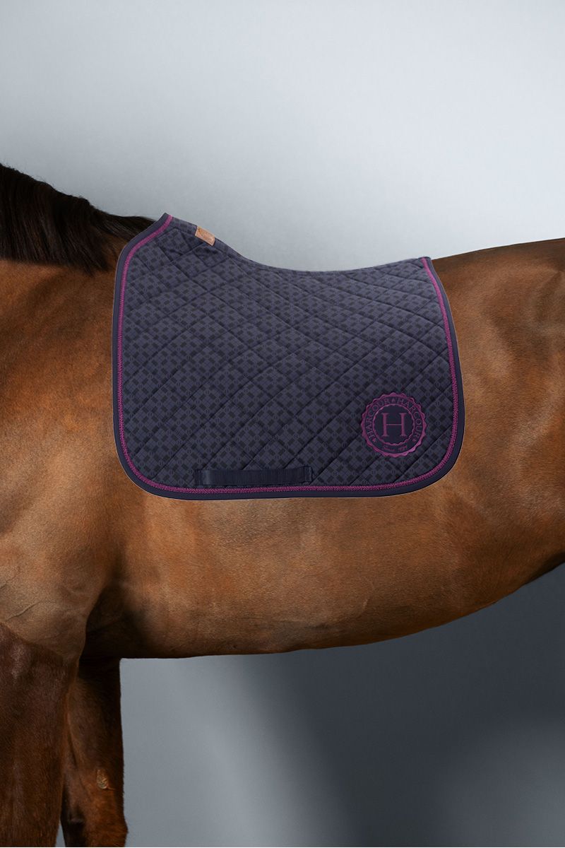 Suadouro de Dressage HARCOUR Altesse 'W25' Protetor de sela azul escuro acolchoado com bordas rosa e logótipo H