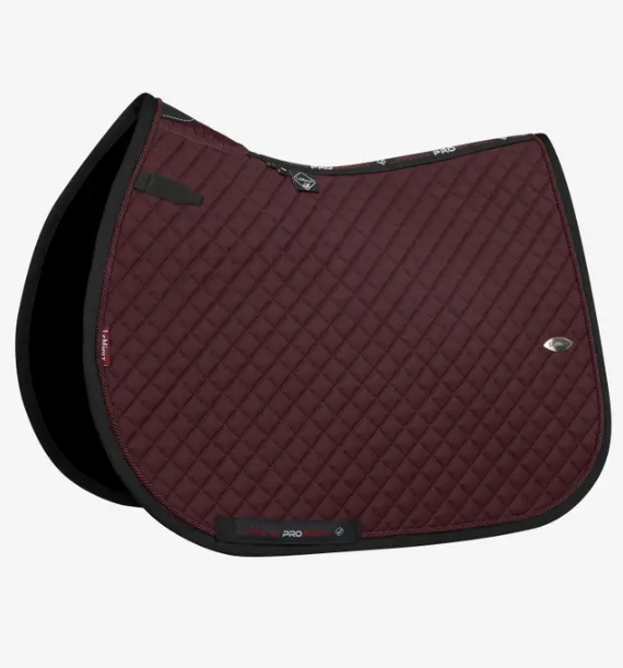Conjunto de Obstáculos LEMIEUX Wither Relief Tapea de sela castanha bordô acolchoada com padrões de losangos e etiquetas com texto