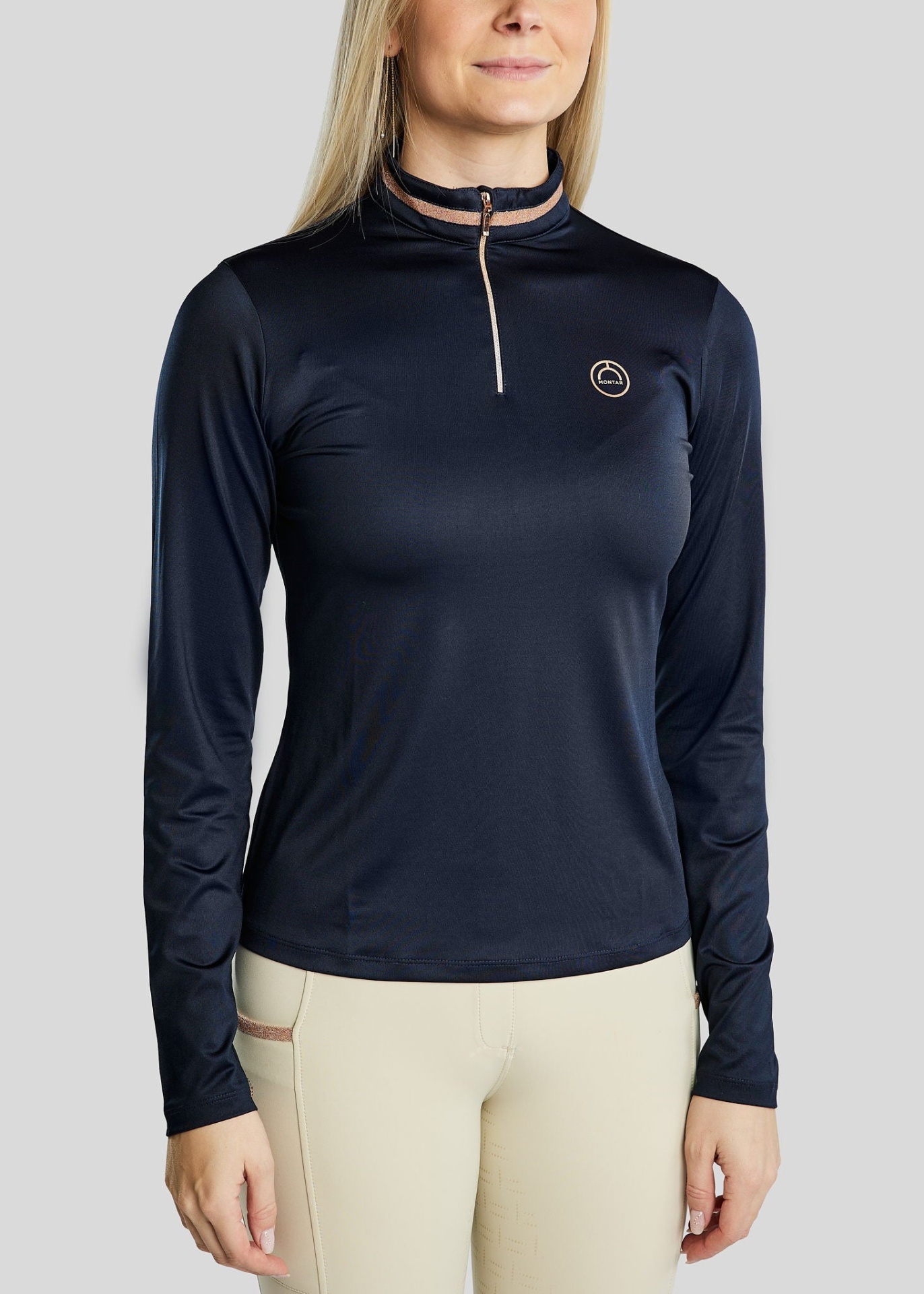 Baselayer de Senhora MONTAR 'MoGlenda' Camisola preta manga comprida com fecho e logo MONTAH com calças bege