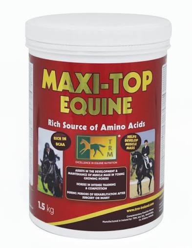 Suplemento TRM Maxi-Top Equine Suplemento alimentar MAXI-TOP EQUINE em embalagem plástica branca com rótulo colorido.