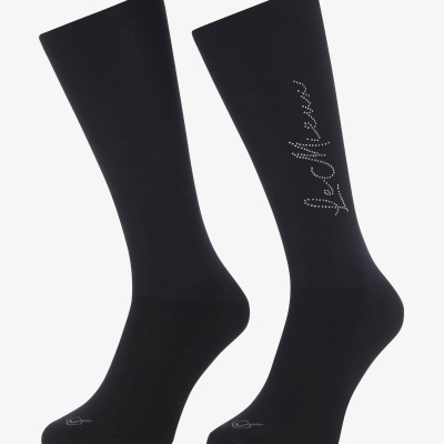 Par de meias pretas lisas com texto em pedraria