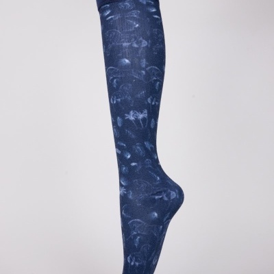 Meia azul escura comprida com padrão abstracto e bainha elastic azul