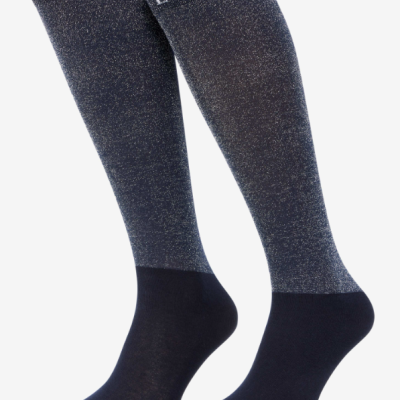 Par de meias compridas azul escuro brilhantes com texto branco no topo