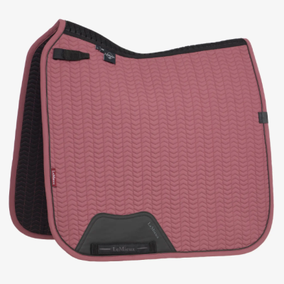 Tapete de sela rosa antigo com bordas e detalhes pretos