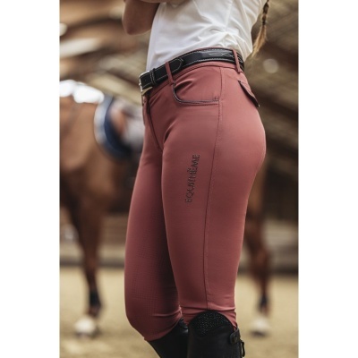 Calças de equitação cor rosa velho com cinto preto e texto na lateral